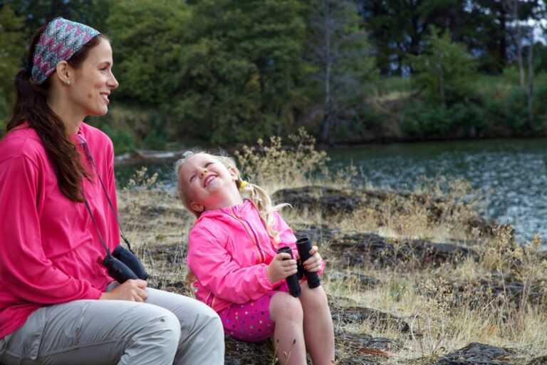 Coaching parental : une mère et sa fille en pleine discussion